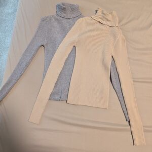 Ribbed Turtleneck Long-Sleeve Sweater - Beige